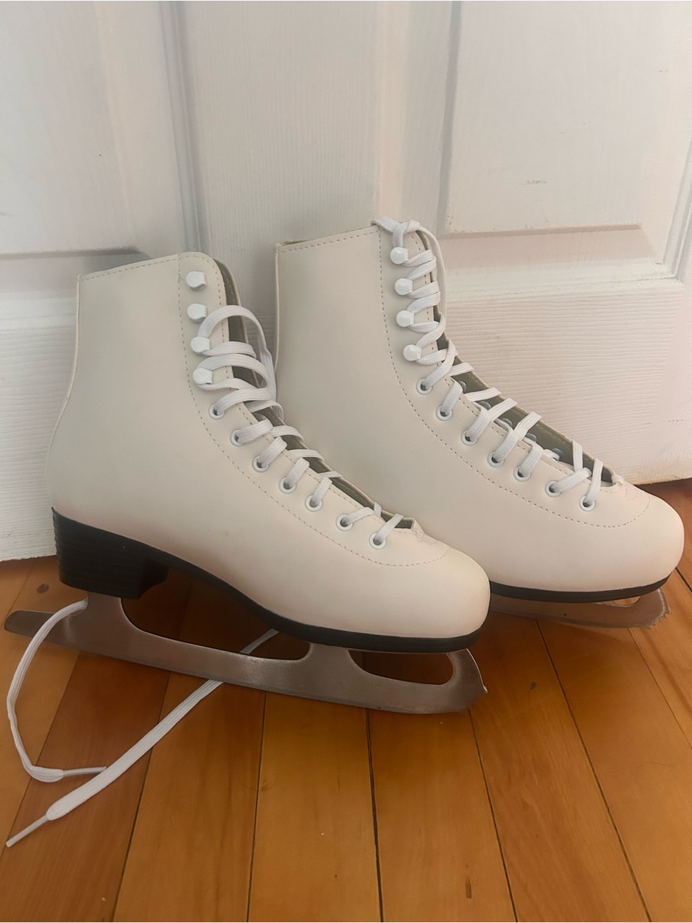 American Athletic White Figure Skates, Women's US 7 — Like New